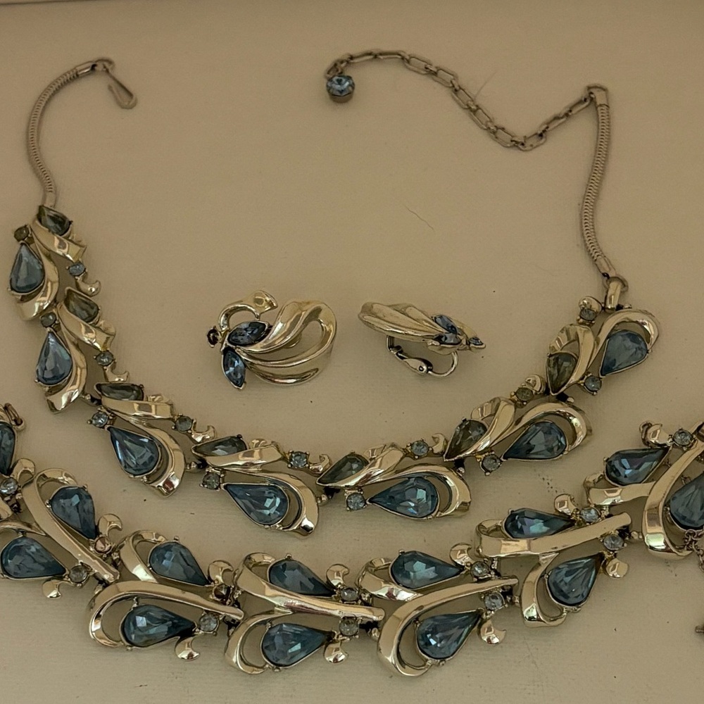 Vintage Coro Elegant Blue and Silver Jewelry Set